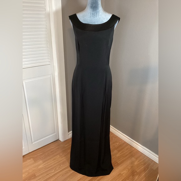bill blass evening dress 1980s Bill Blass Couture Black and White Beaded Evening Dress